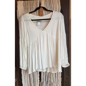 Linda Leal 3/4 Sleeve V Neck Blouse